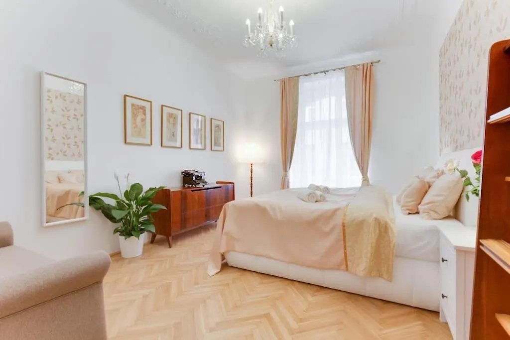 Prague Days - 3Bdr Apt - Small Balcony - 2 Bathrooms - 90 Sqm