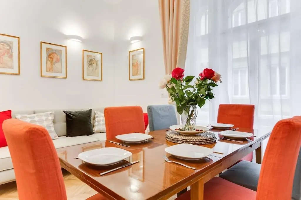 דירה Prague Days - 3Bdr Apt - Small Balcony - 2 Bathrooms - 90 Sqm צ'כיה