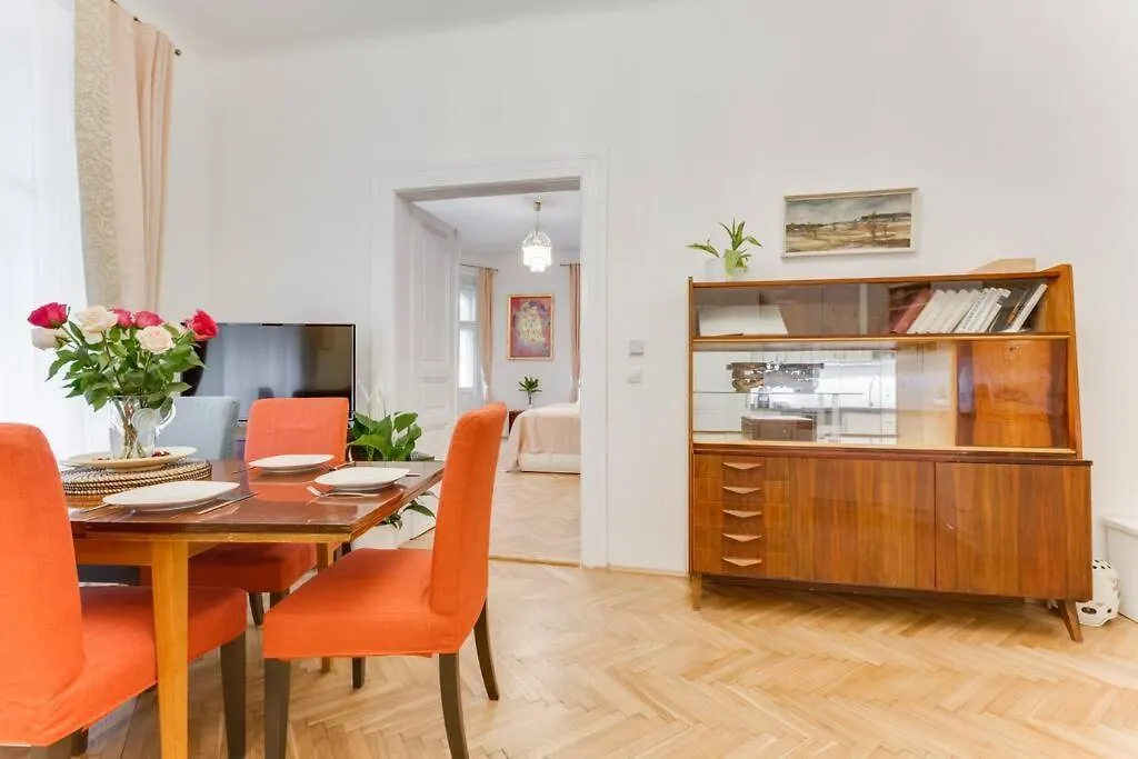 Prague Days - 3Bdr Apt - Small Balcony - 2 Bathrooms - 90 Sqm