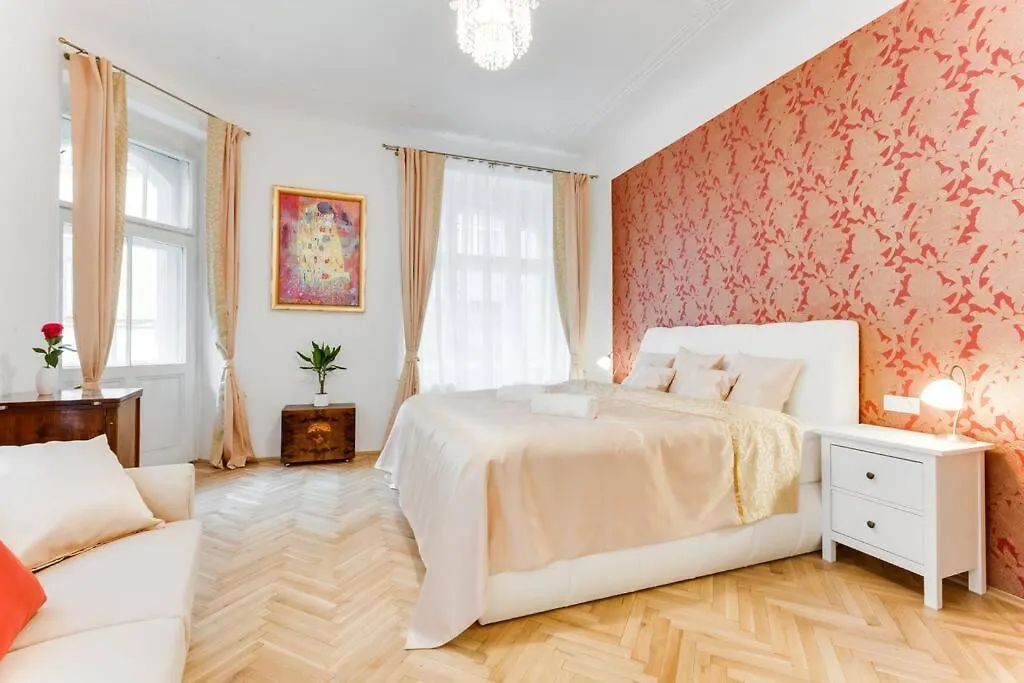 Prague Days - 3Bdr Apt - Small Balcony - 2 Bathrooms - 90 Sqm