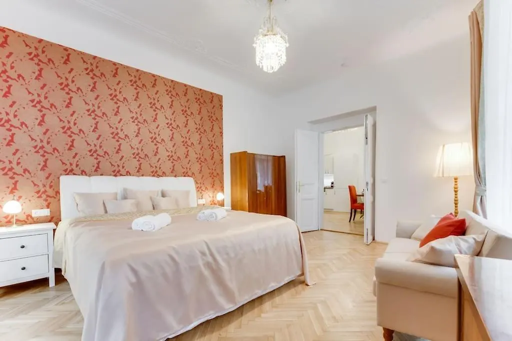 דירה Prague Days - 3Bdr Apt - Small Balcony - 2 Bathrooms - 90 Sqm