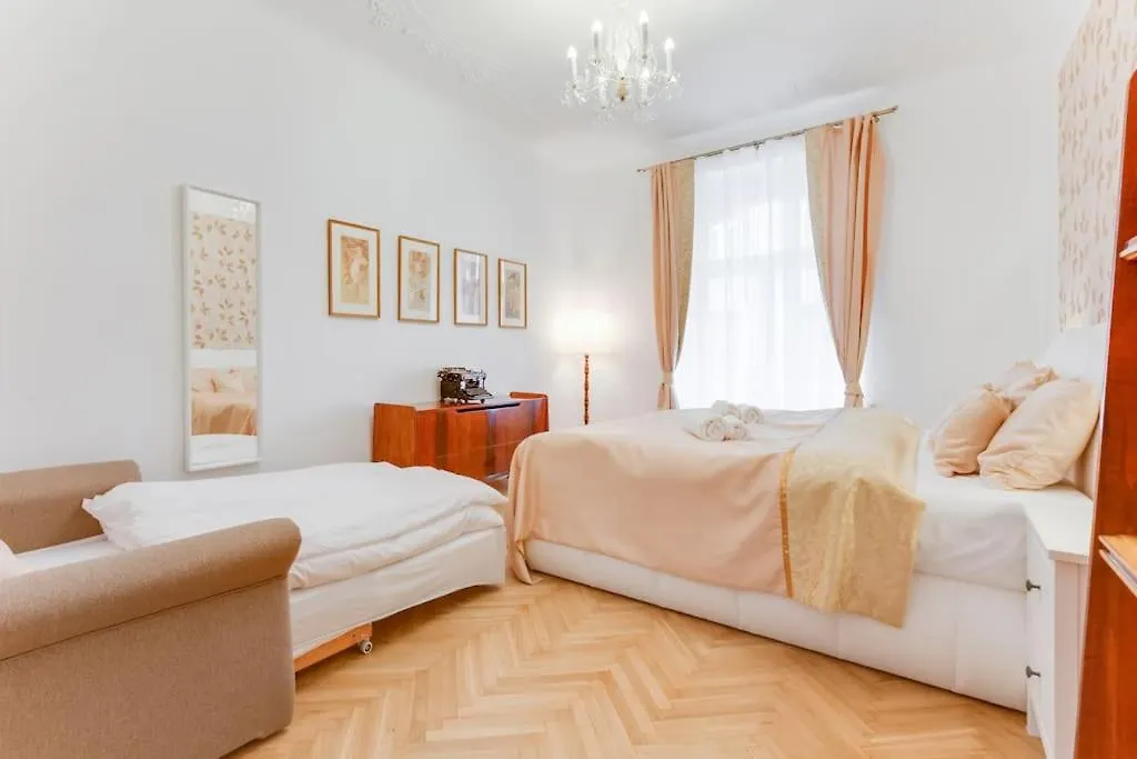 Prague Days - 3Bdr Apt - Small Balcony - 2 Bathrooms - 90 Sqm 0*,