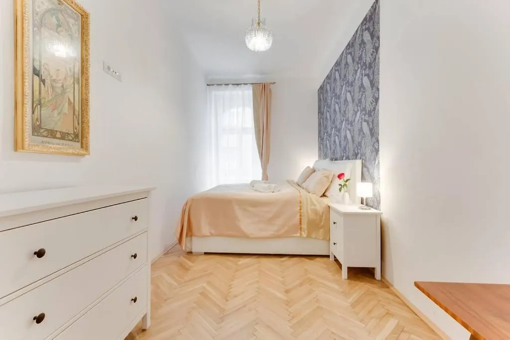 Prague Days - 3Bdr Apt - Small Balcony - 2 Bathrooms - 90 Sqm