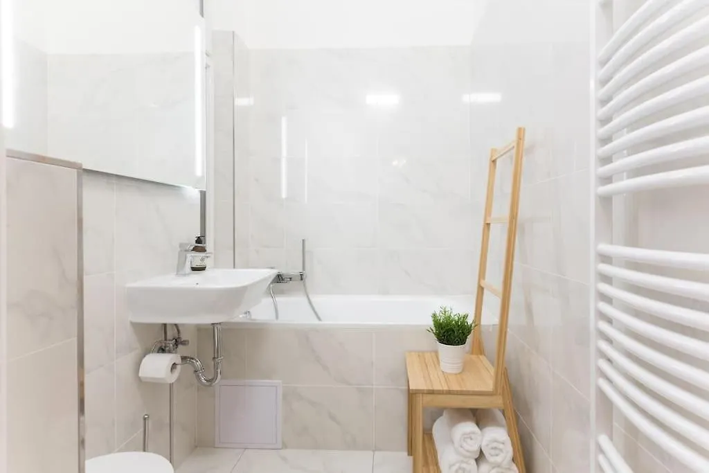 דירה Prague Days - 3Bdr Apt - Small Balcony - 2 Bathrooms - 90 Sqm
