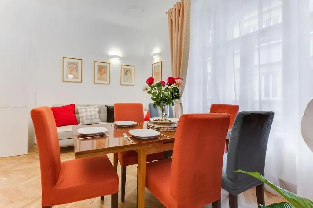 דירה Prague Days - 3Bdr Apt - Small Balcony - 2 Bathrooms - 90 Sqm