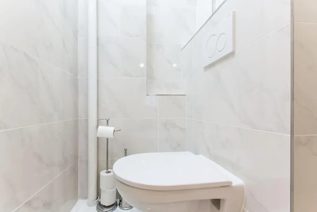 Prague Days - 3Bdr Apt - Small Balcony - 2 Bathrooms - 90 Sqm 0*,